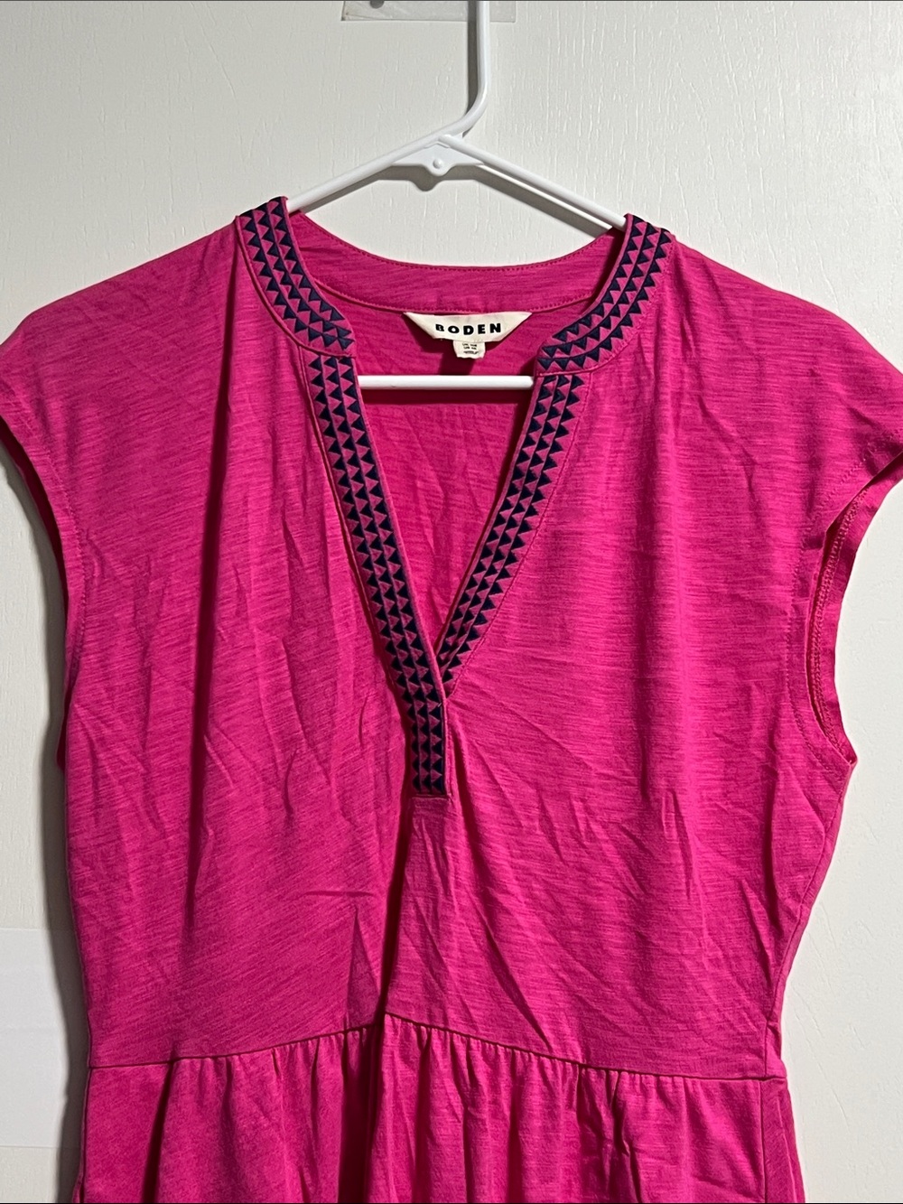 Boden May Jersey Short Dress pink & embroidered blue - Picture 4 of 8